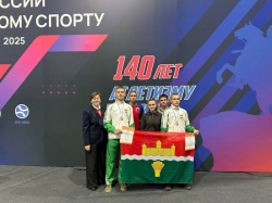 Спортсмены Кемеровского округа Владислав Кирносов и Иван Крикунов - бронзовые призеры Кубка России по гиревому спорту.